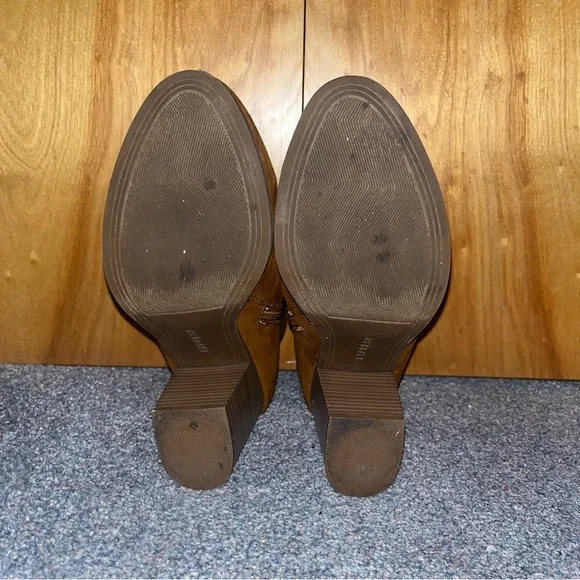 Express Women’s Tan Velvety Heeled Ankle Boots with 3 Inch Heel- Size 8. - Picture 4 of 4